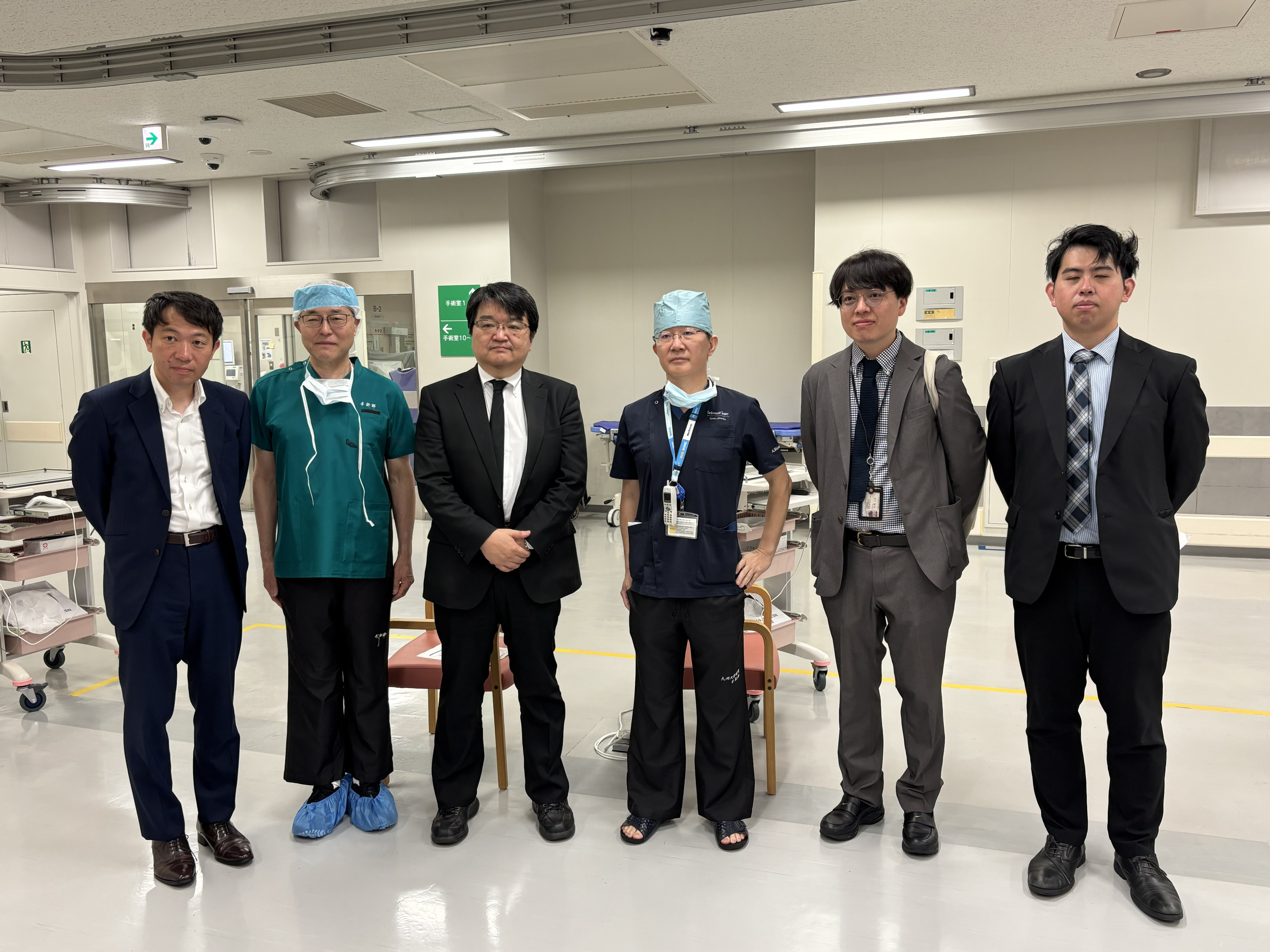 視察に訪れた先﨑大臣官房審議官ら